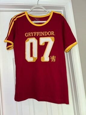 The wizarding world of Harry Potter Gryffindor tee shirt
